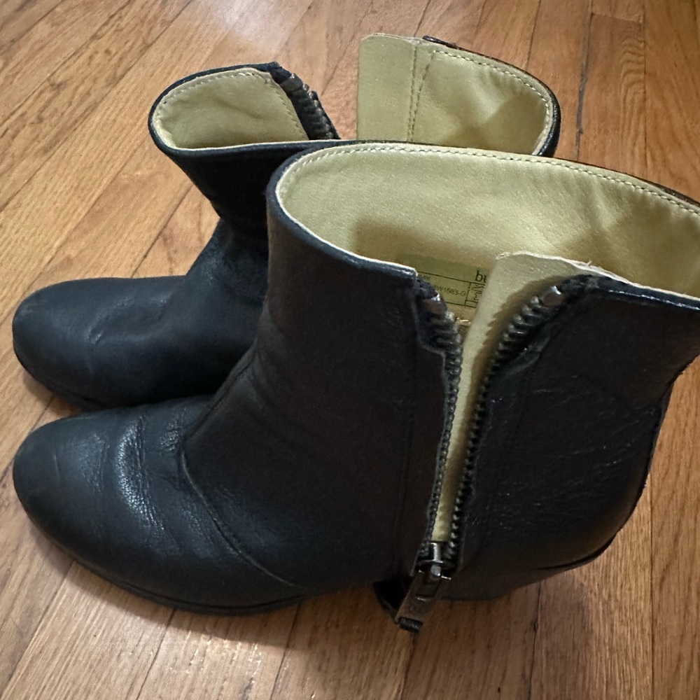 Black boots bussola size 7